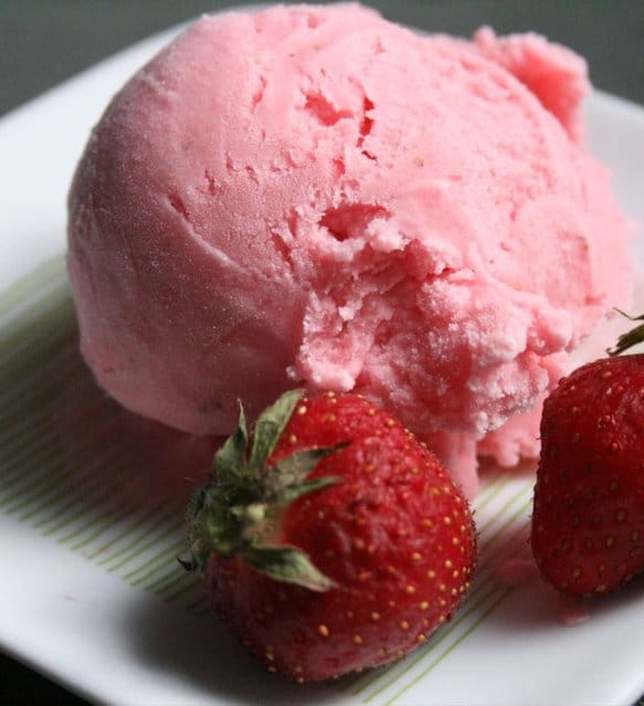 homemade_strawberry_froyo