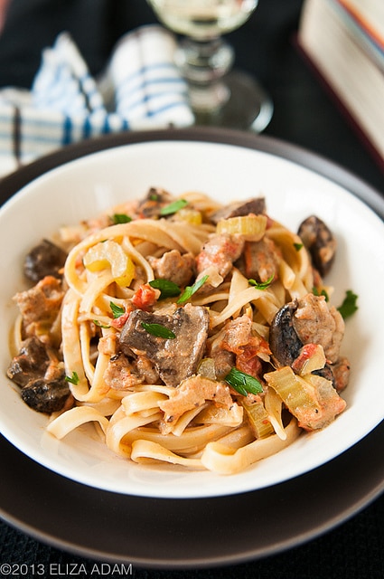 Fettuccine_with_Sausage_Mushrooms