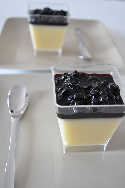 White_chocolate_and_blueberry_panna_cotta