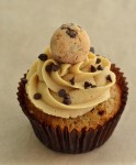 chocolate_chip_cookie_dough_cupcakes_thumb