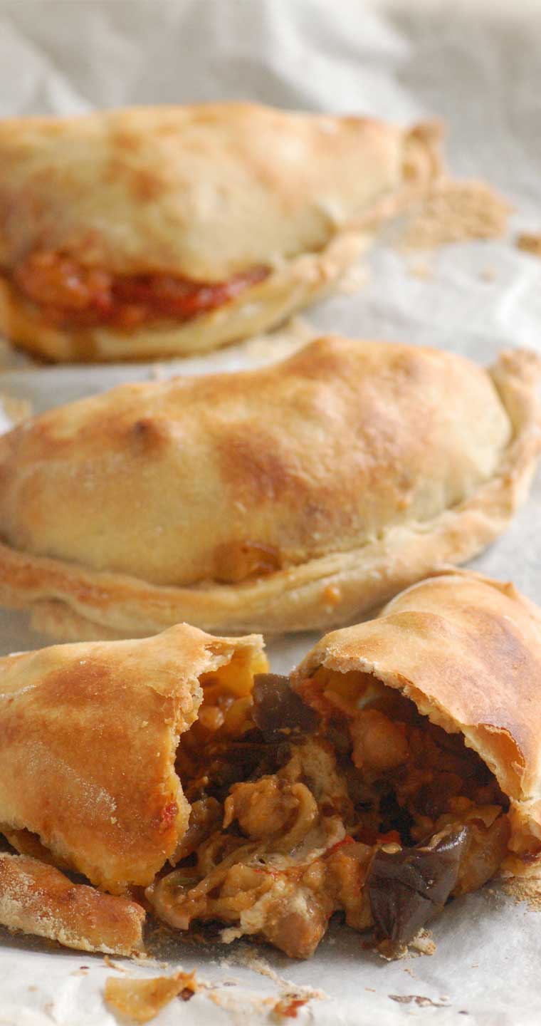These Vegetarian Empanadas are some of the most delicious empanadas that I have ever made! With the right ingredients the meatless variety is something quite spectacular.