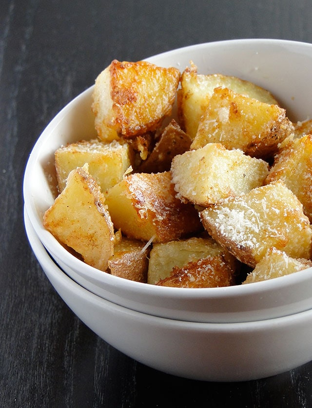 Recipe for Parmesan Roasted Potatoes - With only a few simple ingredients, these potatoes are a cinch to whip up as a side dish. Crispy on the outside, soft on the inside, they're so tasty!