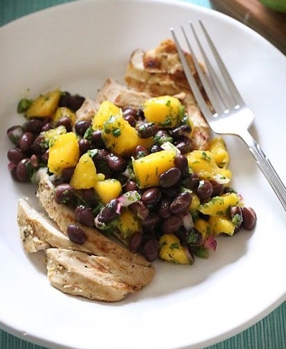 Grillled-chicken-with-mango-and-black-bean-salsa