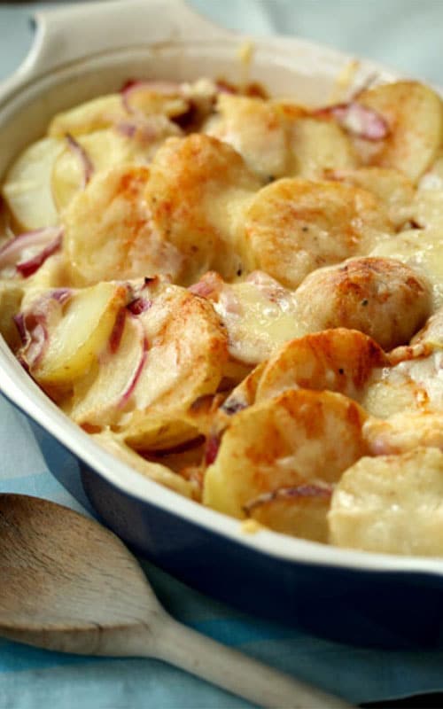 A rich and creamy side dish of potatoes and cheese. Everyone is sure to love this recipe for Scalloped Potatoes!