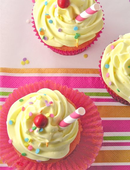 strawberry_lemonade_cupcakes