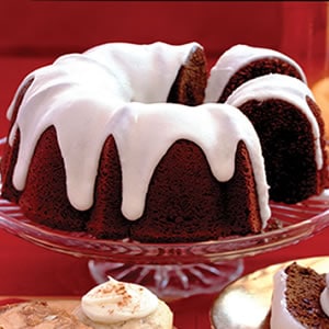 Festive_Chocolate_Chip_Gingerbread_Cake