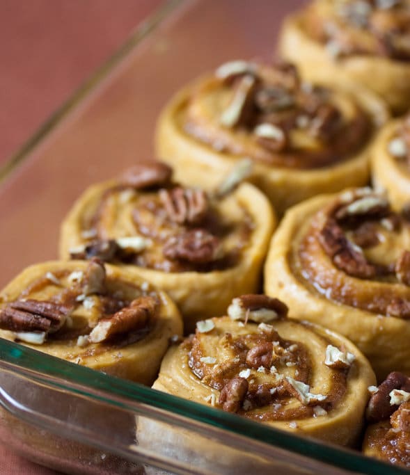 Vegan_Pumpkin_Cinnamon_rolls