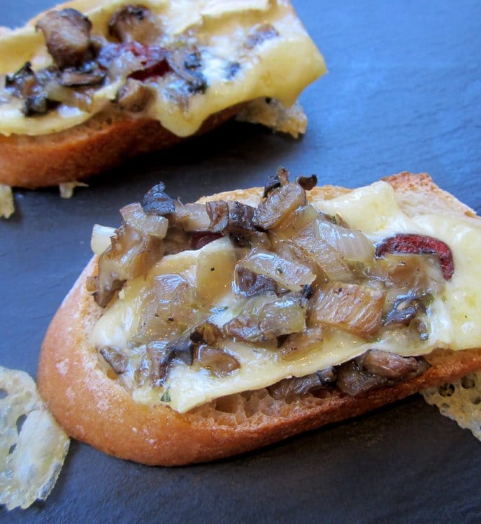 Recipe for Rustic Brie Toasts with Wild Mushroom Cranberry and Shallot