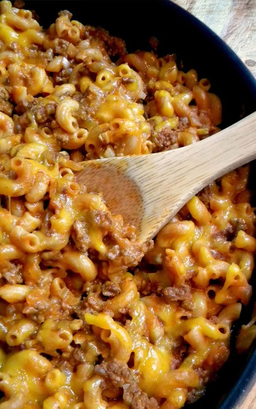 This tasty, cheesy, crazy good chili mac is so good your belly will say oh thank you, thank you (so will your family!). This one pan meal is ready in under an hour and there's almost no clean up.