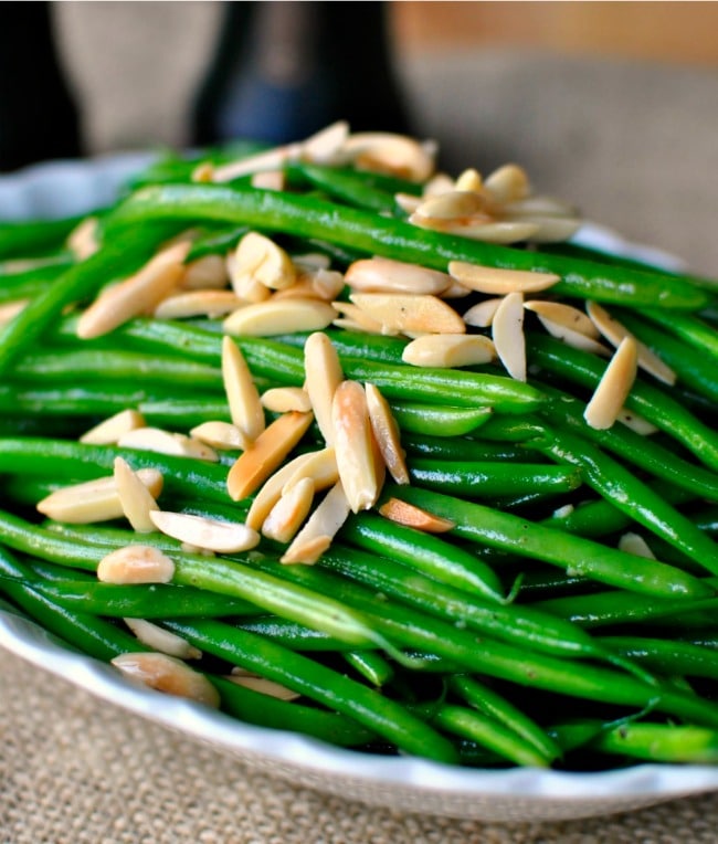 Sauteed-Garlic-Green-Beans-with-Toasted-Almonds
