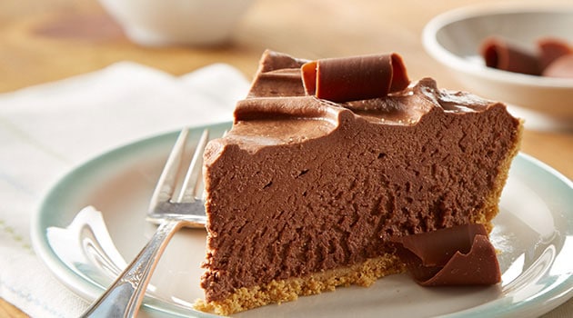 Recipe for Easy 8-Minute No-Bake Chocolate Cheesecake - Creamy chocolate cheesecake in a graham cracker crust, ready in three oven-free steps!