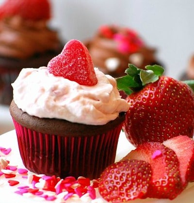 chocolate_covered_strawberry_cupcake