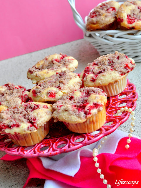 Strawberry_Muffins_with_Cream_Cheese_filling_and_Streusel_Topping