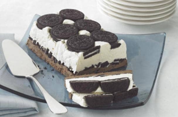 Here’s the adult version of milk and cookies, a Cookies and Cream Cake. A big yummy Oreo Cookie treat with a creamy filling that’s frozen, just so it can melt the hearts of dessert lovers everywhere.