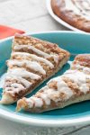 This Cinnamon Crumble Pizza is such a fun idea for a quick and easy treat that the kids will love!