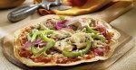 Next time they ask for pizza, you can feel good about saying “yes!”, with this Skinny Pizza recipe. Flour tortillas make for a crispy crust, perfect for loading with tomato sauce, cheese, and lots of fresh veggies.